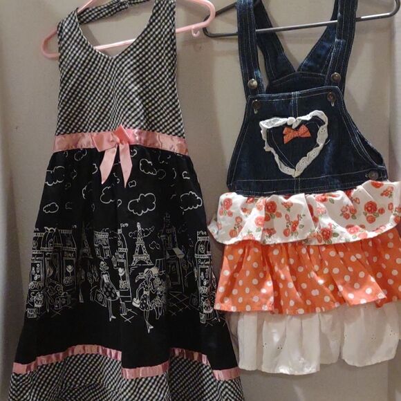 👍 2 dress lot Size 6. Paris and Country. K1 - Picture 1 of 5